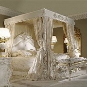 Кровать с балдахином – классический аксессуар для современных спален