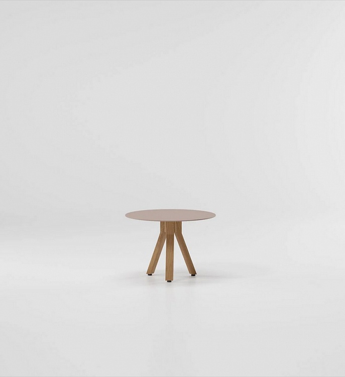 Приставной столик с ножками из тика Vieques D60 фабрики Kettal